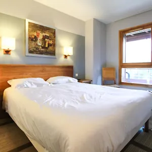 stunning-3-bedroom-apartment-with-mountain-views.hotels-rhonealpes.com/